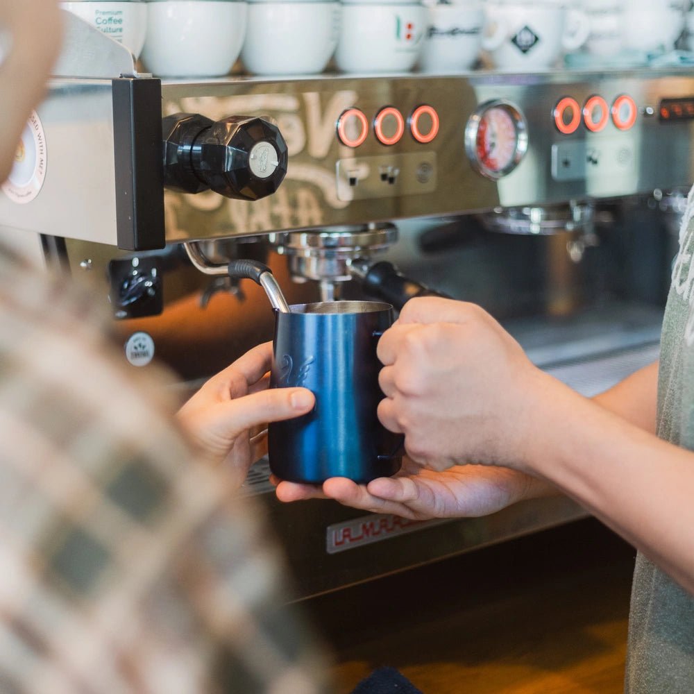 Latte Art Vorbereitung bei 19grams