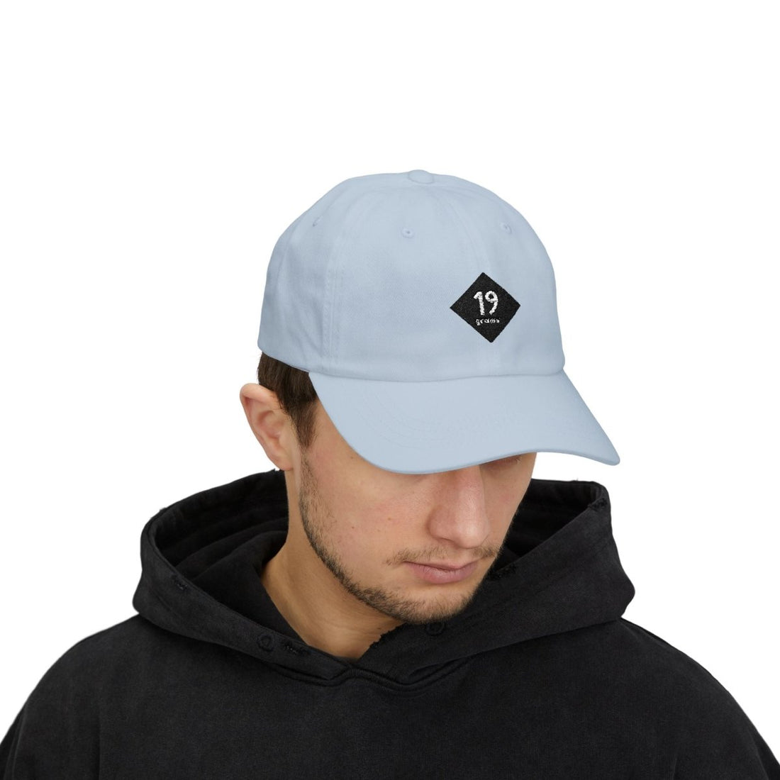 19grams Cap mit Logo in blau getragen