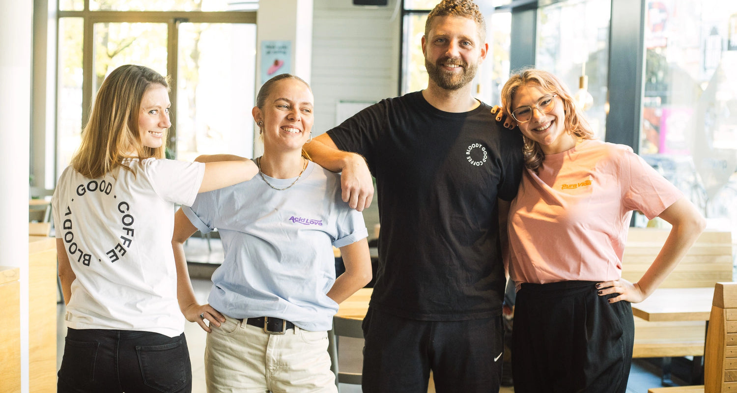 19grams Team mit verschiedenen T-Shirts aus dem Sortiment