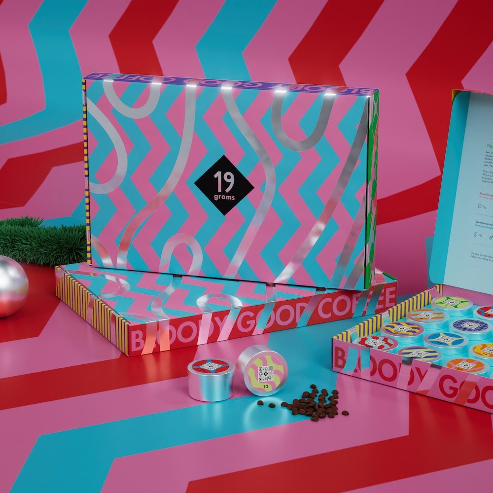 19grams Berlin Specialty Coffee Adventskalender - Premium Kaffee Geschenkset mit 24 verschiedenen Kaffeesorten in weihnachtlicher Verpackung
