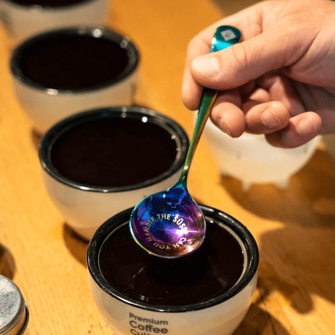 Can you handle the Süß Cupping Löffel kurz vorm eintauchen