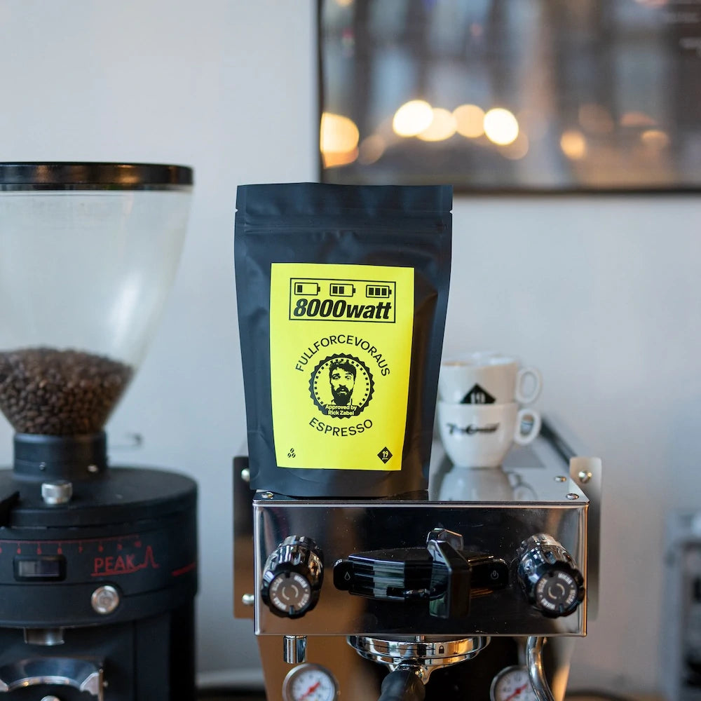 19grams 8000watt Fullforcevoraus Espresso Kaffee auf einer Espresso Maschine