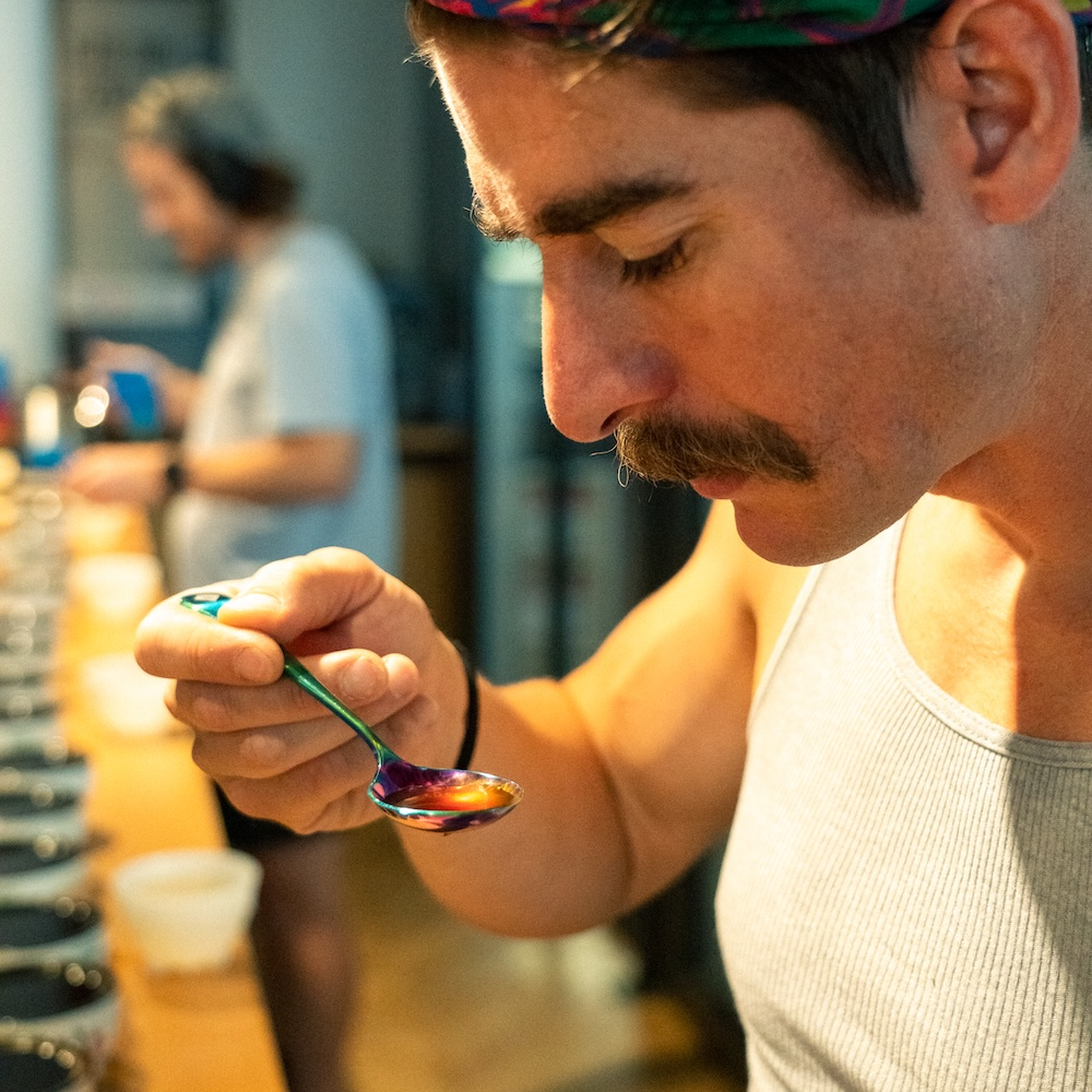 Konzentriertes Cupping mit dem 19grams Cupping Löffel