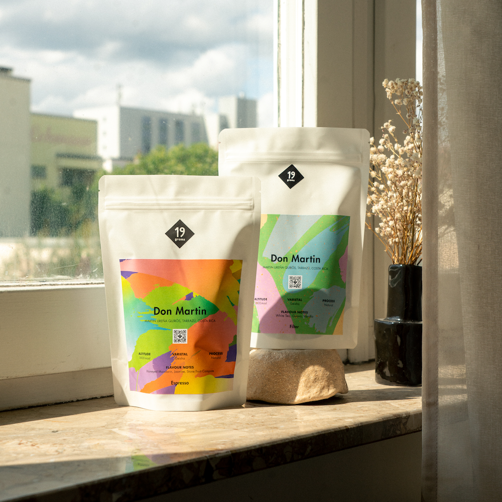 19grams Don Martin Espresso und Filterkaffee Set auf der Fensterbank
