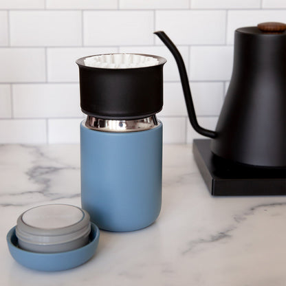 Fellow Carter Everywhere Mug mit EKG Wasserkocher – Kaffee-Zubehör bei 19grams Berlin kaufen