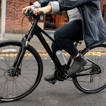 Fellow Thermobecher Carter Move Mug im Fahrradhalter – Kaffee-Zubehör bei 19grams Berlin