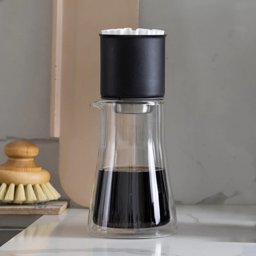 Fellow Stagg Double Wall Carafe Glaskaraffe 600 ml – doppelwandige Servierkaraffe für Specialty Coffee, im 19grams Coffee Roasters Berlin Shop