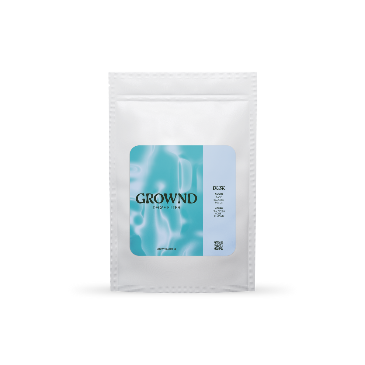 19grams GROWND DUSK Filter Decaf – Freigestellter weißer Kaffeebeutel mit türkisfarbenem Wasser-Label, Geschmacksnoten roter Apfel, Honig und Mandel