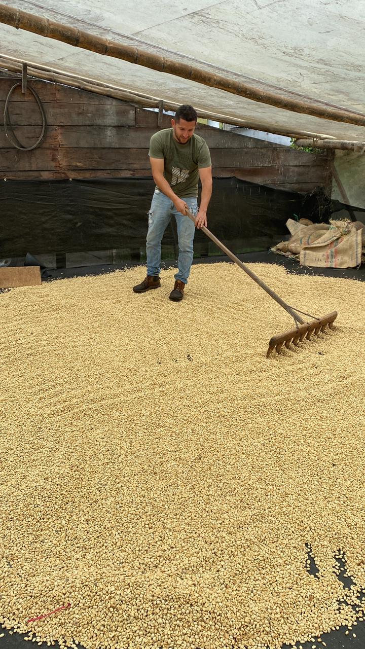 Jhonatan auf der Bella Vista Geisha Farm in Kolumbien