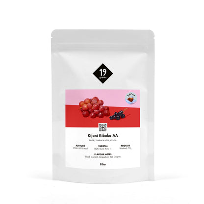 Ein Beutel kenyanischer Kaffee Kijani mit Roten von Grapefruit und roten Trauben