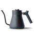 Fellow Stagg Pour-Over Kettle 1 l Matt-Schwarz – manueller Schwanenhals-Wasserkessel, Hero-Shot im 19grams Coffee Roasters Berlin Shop